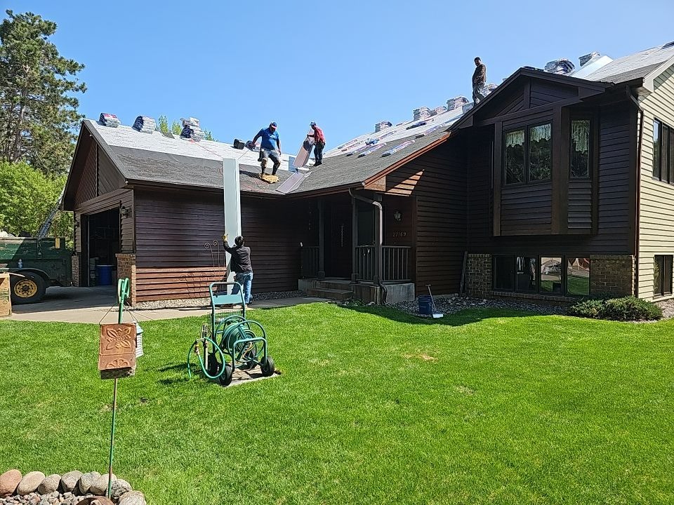 Full roofing crew at work